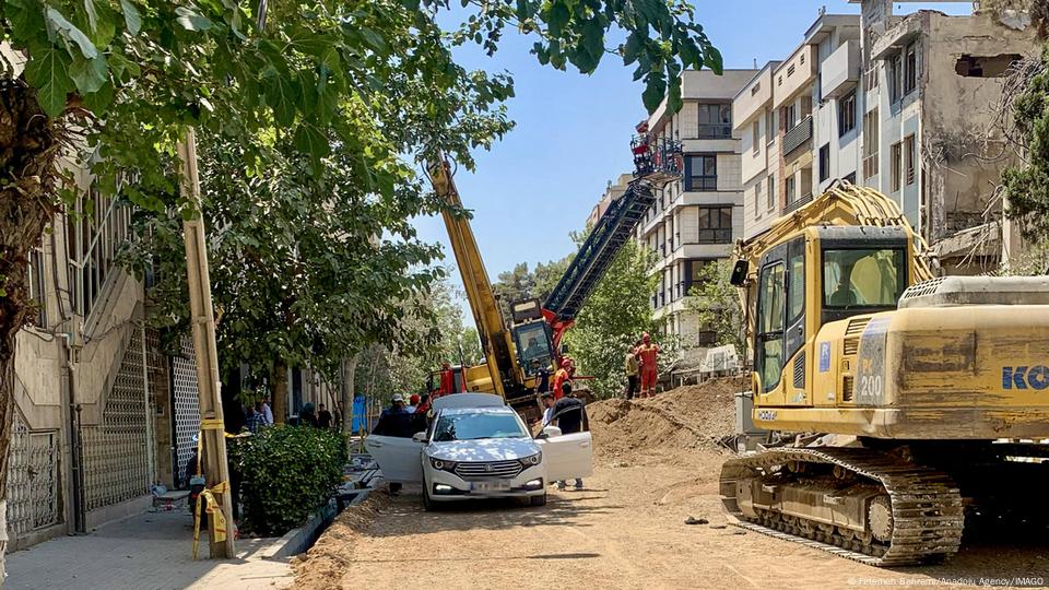 Iran Teheran 2025 | Israelischer Luftangriff beschädigt Gebäude im Stadtteil Narmak Iran Teheran 2025 | Israelischer Luftangriff beschädigt Gebäude im Stadtteil Narmak