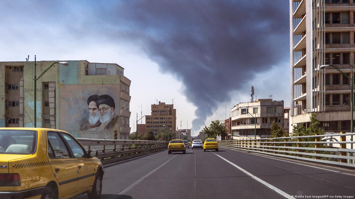 Iran Angriffe auf Teheran Wandbild