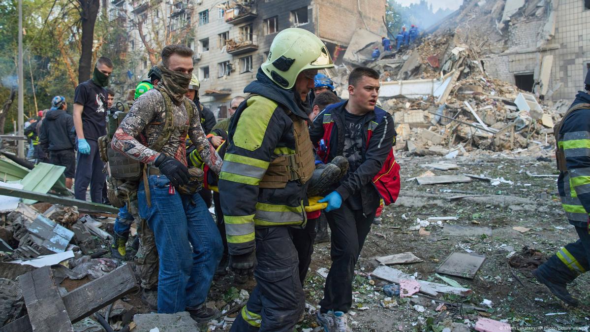 Зеленський: Росія вдарила понад 440 дронами та 32 ракетами – DW – 17.06 ...