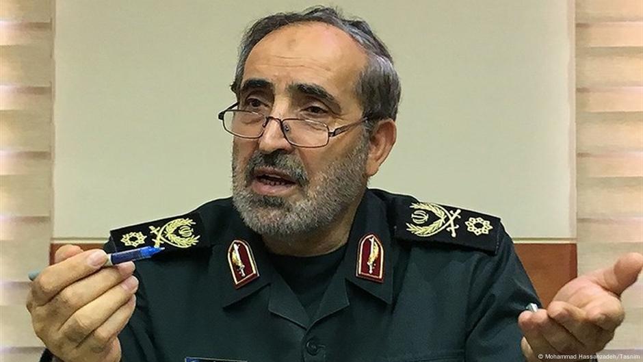 إيران تؤكد مقتل قائد عسكري بارز وتنظم جنازة لقادة وعلماء