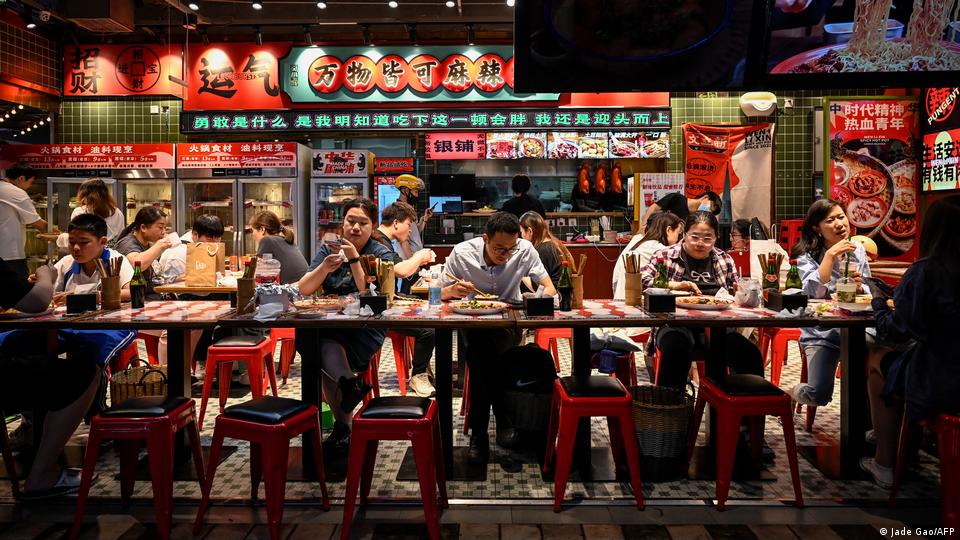 针对体制内人员的“禁酒令”让一些人为中国餐饮业以及疫情后本来就有些疲软的消费担忧