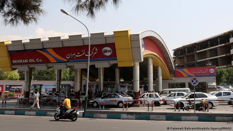 یک پمپ بنزین در تهران