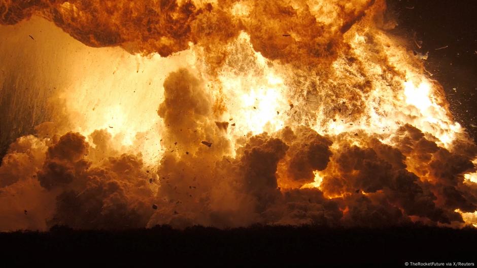SpaceX rocket explodes into a massive fireball during test – DW – 06/19/2025