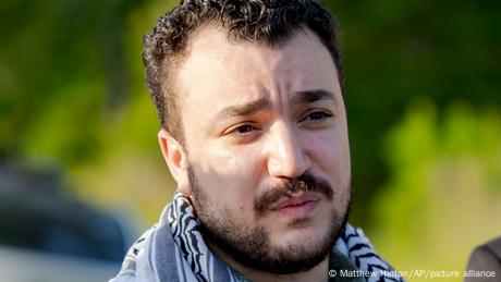 Pro-Palästina-Aktivist Machmud Khalil spricht nach seiner Entlassung aus der Abschiebehaft in Jena, Louisiana.