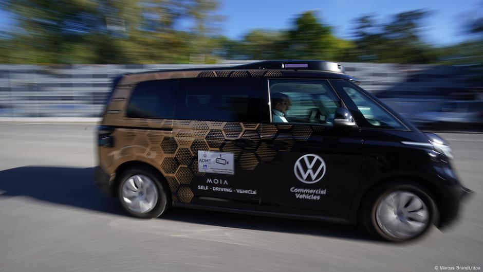 Autobusy i taksówki bez kierowcy? Niemcy się nie boją