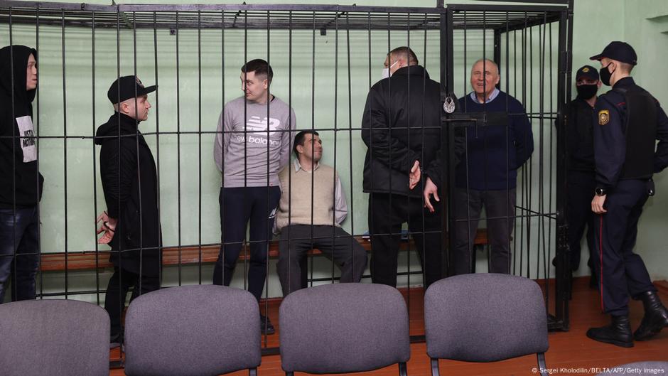 Samo jedno od suđenja: Sud u Belorusiji u decembru 2021. osudio je opozicionog lidera Sergeja Tihanovskog na 18 godina zatvora zbog toga što je pokrenuo protestni pokret protiv Aleksandra Lukašenka