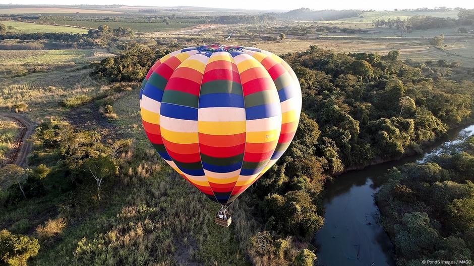 Brazil: Eight killed, 13 injured in hot air balloon crash – DW – 06/21/2025
