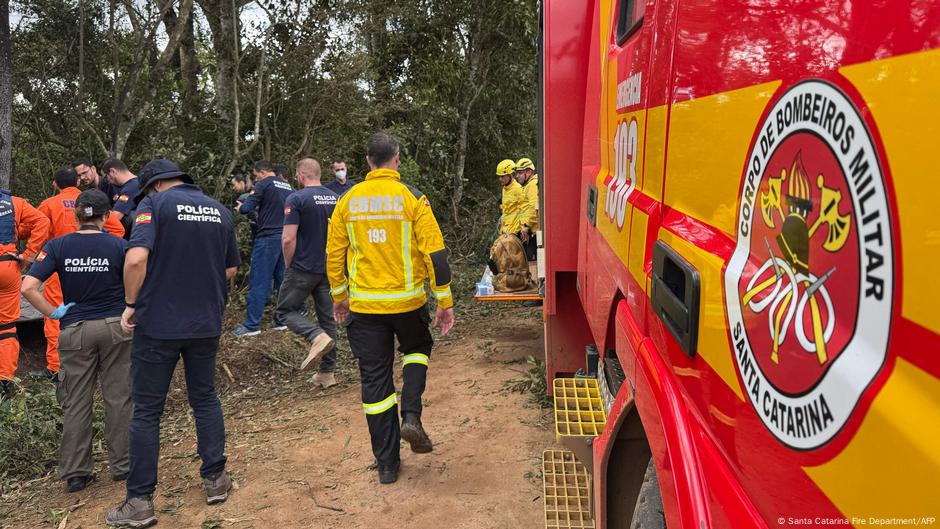 Brazil: Eight killed, 13 injured in hot air balloon crash - DW