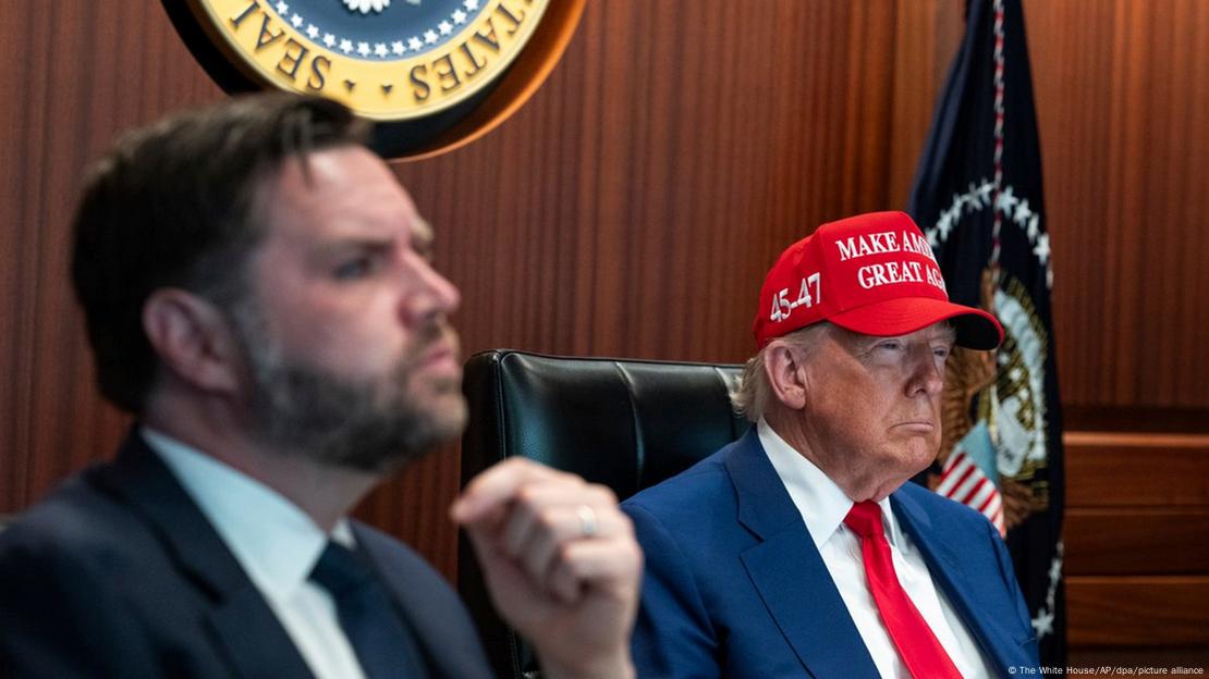 Donald Trump y su vicepresidente, JD Vance, en la sala de situaciones de la Casa Blanca.