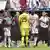 Jugadores del Real Madrid y del Pachuca al terminar el partido.
