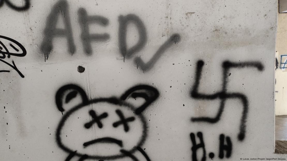 Gjermani Dessau 2024 | Grafitet me kryq të thyer dhe përmbajtje ekstremiste