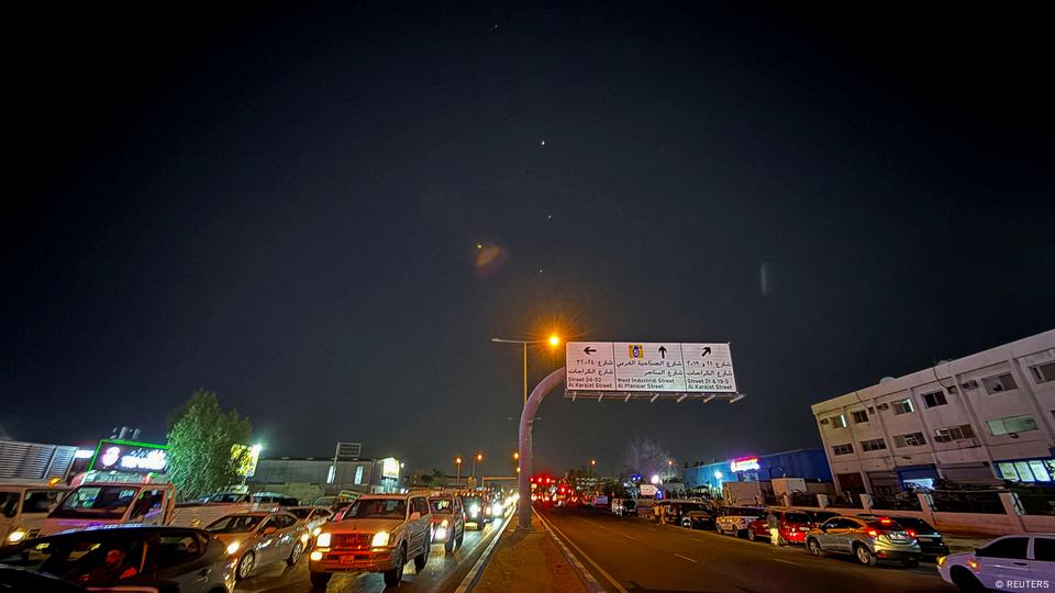 Luces sobre el cielo de Doha que podrían ser misiles de los misiles iraníes.