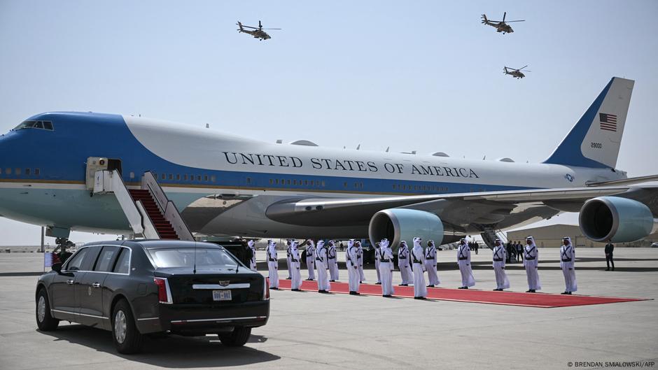 Četiri meseca pre izraelskog napada na Katar, američki predsednik Donald Tramp posetio je Katar, a u njemu i vazduhoplovnu bazu Al Udeid, u kojoj se nalazi oko 10.000 američkih vojnika