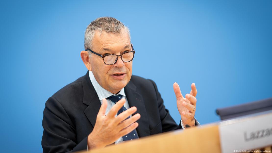Bundespressekonferenz in Berlin - Philippe Lazzarini gestikuliert (24.06.2025)