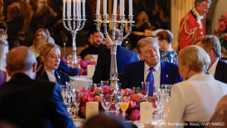 Der NATO-Gipfel in Den Haag ist am Dienstagabend mit einem prunkvollen Abendessen in Schloss Huis ten Bosch eröffnet worden.