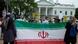 Frente a la Casa Blanca, manifestantes sostienen una bandera de Irán. Frente a la Casa Blanca, manifestantes sostienen una bandera de Irán.