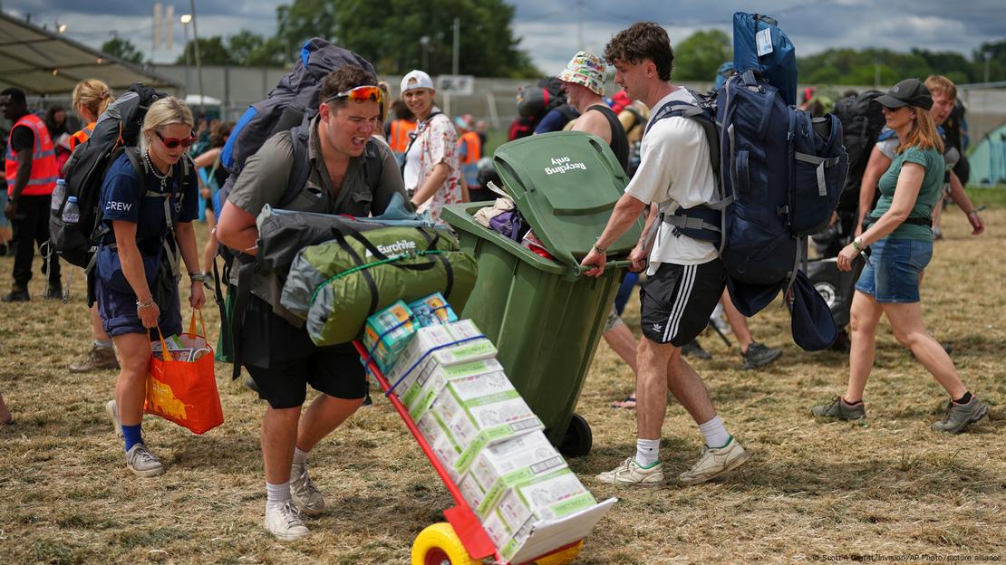 Llegada de los asistentes al Festival de Glastonbury.