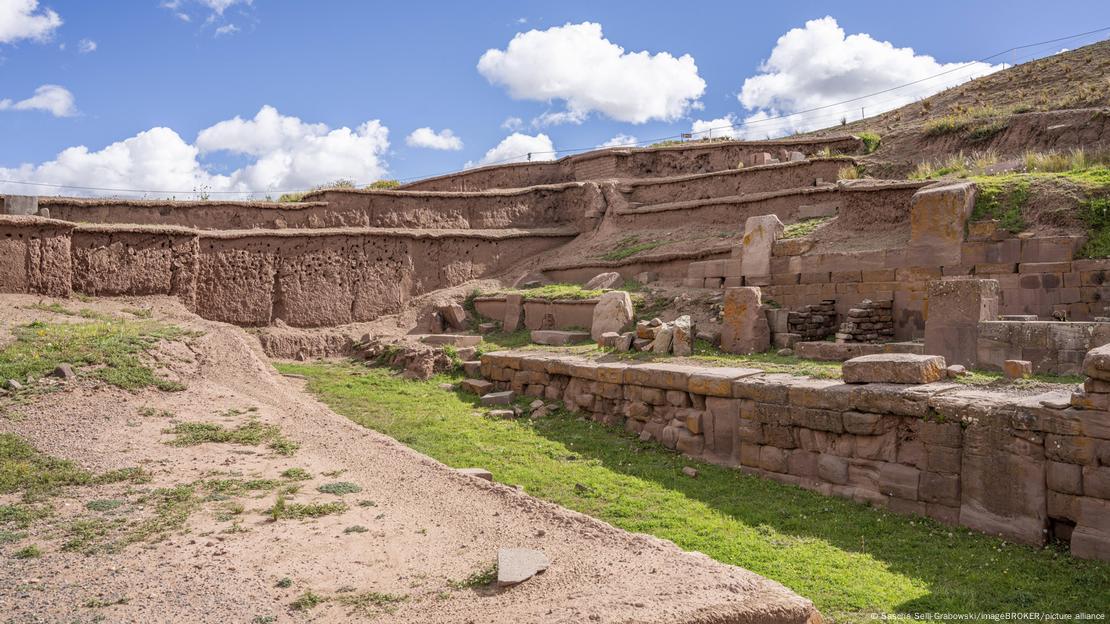 Yacimiento arqueológico histórico de Akapana, Tiwanaku, Bolivia, Sudamérica.