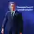 Pedro Sánchez frente a una pared azul con el logo del Consejo Europeo.