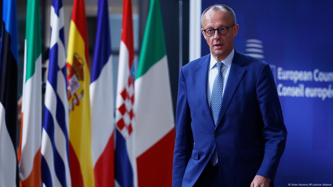 Friedrich Merz duke ecur para flamujve evropianë Friedrich Merz duke ecur para flamujve evropianë
