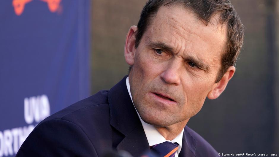 Presidente de Universidad de Virginia renuncia por presiones – DW – 28/06/2025