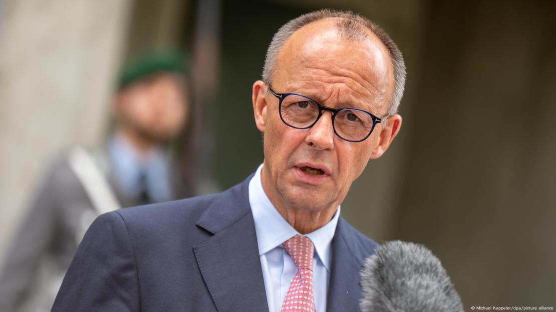 Friedrich Merz flet para gazetarëve