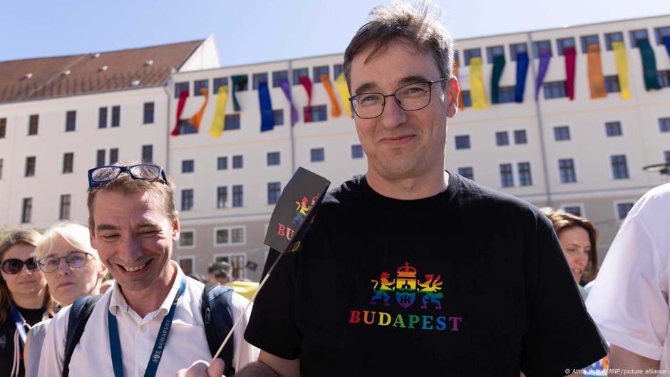 Đerđeli Karačonji tokom govora na Prajdu u Dudimpešti
