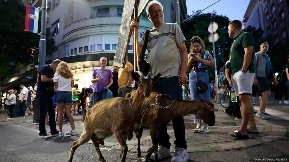 Snimljeno na protestu u Beogradu, krajem juna 2025.