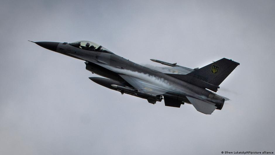 Зеленський: Україна шукає амуніцію для F-16, пакети в дорозі і будуть ще інші