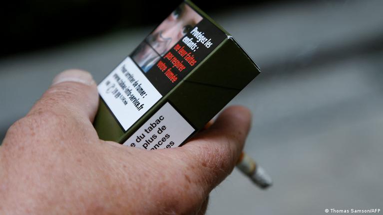 France tightens public smoking restrictions