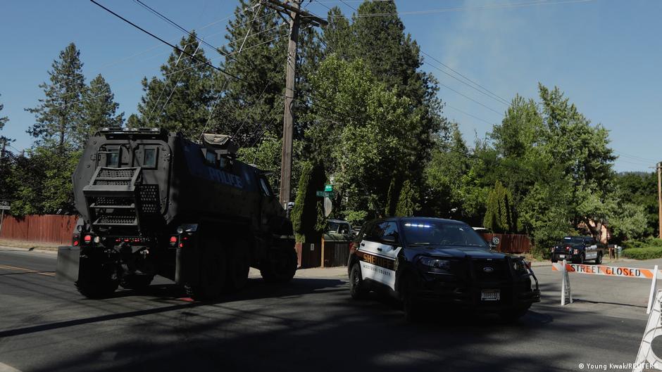 Francotirador mata a dos bomberos durante incendio – DW – 30/06/2025