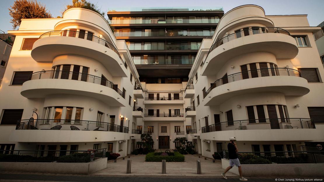 Κτήρια σε στιλ Bauhaus στη Λευκή Πόλη του Τελ Αβίβ στο Ισραήλ Κτήρια σε στιλ Bauhaus στη Λευκή Πόλη του Τελ Αβίβ στο Ισραήλ