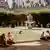 La gente se relaja en el césped de la Place des Vosges de París, donde las altas temperaturas tienen en alerta a los expertos en el sur de Francia así como en España, Portugal e Italia. (Imagen de archivo: 29.06.2025)