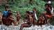 Cazador orang asli fabricando dardos de bambú en el Parque Nacional Taman Negara, Malasia, población estudiada en la investigación sobre "inflammaging". Cazador orang asli fabricando dardos de bambú en el Parque Nacional Taman Negara, Malasia, población estudiada en la investigación sobre "inflammaging".