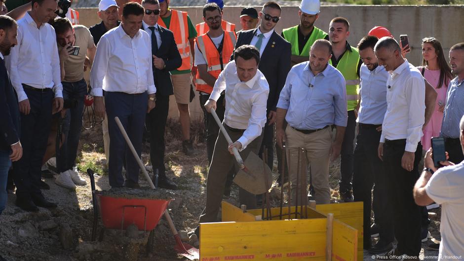 Premijer Kosova Aljbin Kurti položio je 1. jula kamen-temeljac za nove mostove