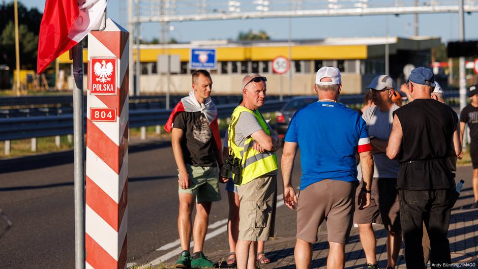 Prasa: Ruch Obrony Granic kontra migranci, Tusk i Niemcy