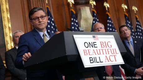 US-Präsident Trump feiert den bisher größten Erfolg seiner zweiten Amtszeit: das umstrittene Steuer- und Ausgabengesetz "One Big Beautiful Bill".