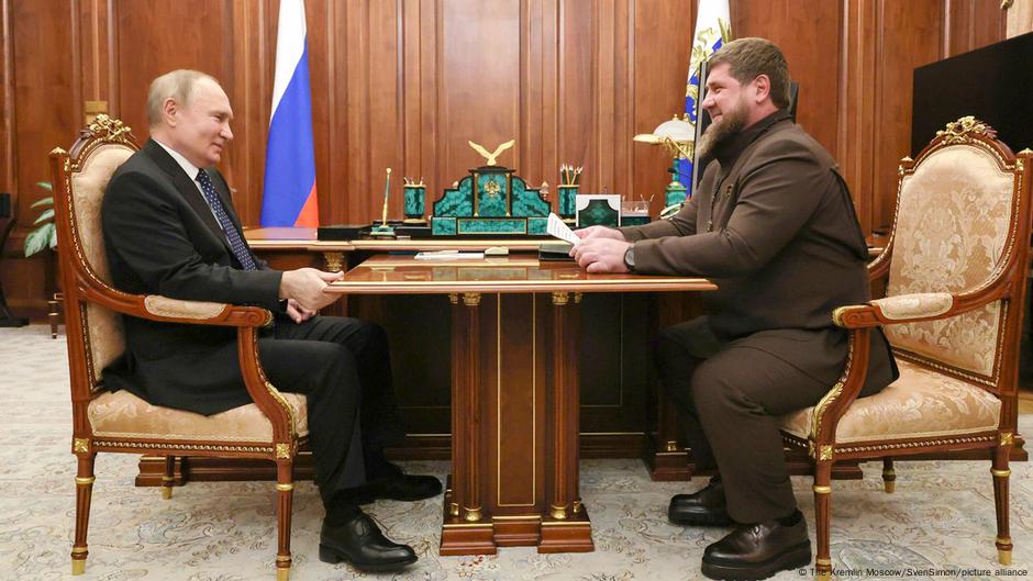 Ramzan Kadirov (desno) sa Putinom (fotografija iz 2023. godine)