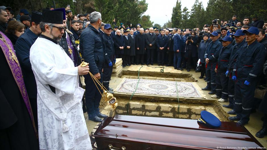 Sahrana članova posade nakon pada aviona Azerbejdžan erlajnsa u decembru 2024.