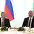 Russlands Präsident Wladimir Putin (l.) und sein aserbaidschanischer Amtskollege Ilham Aliyev sitzen beim Essen zusammen