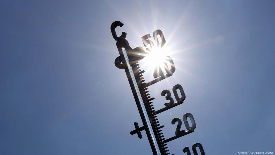 Was-hilft-bei-Hitze-Trinken-Schatten-und-die-NINA-App-