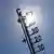 Das Bild zeigt ein Thermometer, die Sonne scheint auf die 40-Grad-Marke