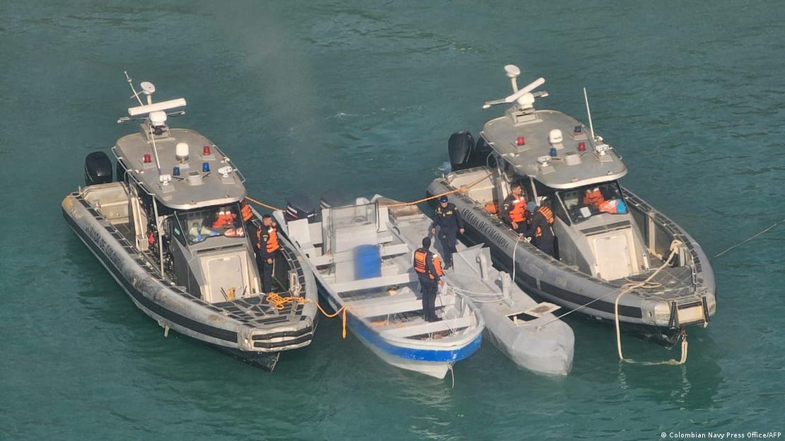 dos lanchas de la Marina colombiana en operativo contra lancha supuestamente del narcotráfico. dos lanchas de la Marina colombiana en operativo contra lancha supuestamente del narcotráfico.
