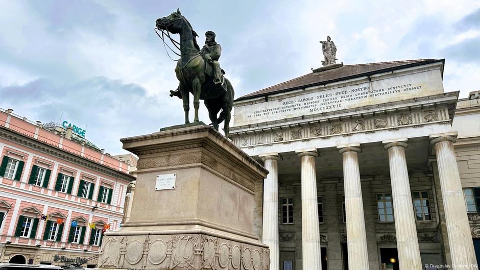 Spomenik Garibaldiju ispred opere