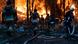 Bomberos trabajan en el control de un incendio causado por un ataque ruso en Kiev. Bomberos trabajan en el control de un incendio causado por un ataque ruso en Kiev.