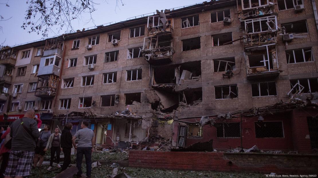 Prédio residencial em Kiev danificado por bombardeio russo Prédio residencial em Kiev danificado por bombardeio russo