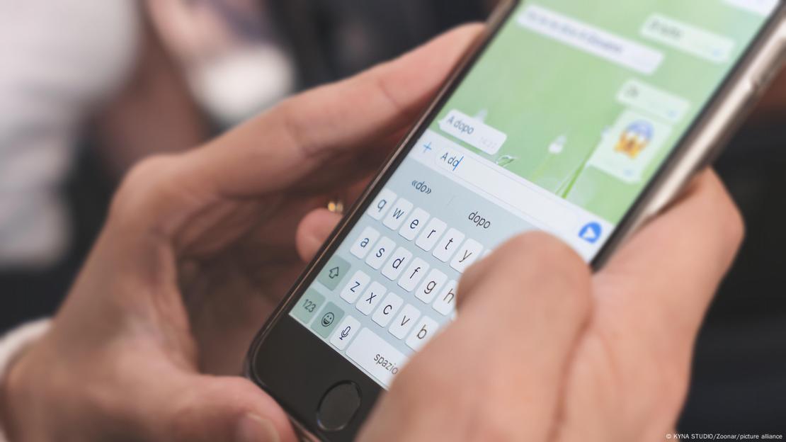 Los participantes que recibieron mensajes con emojis reportaron una mayor receptividad y satisfacción en sus conversaciones digitales.