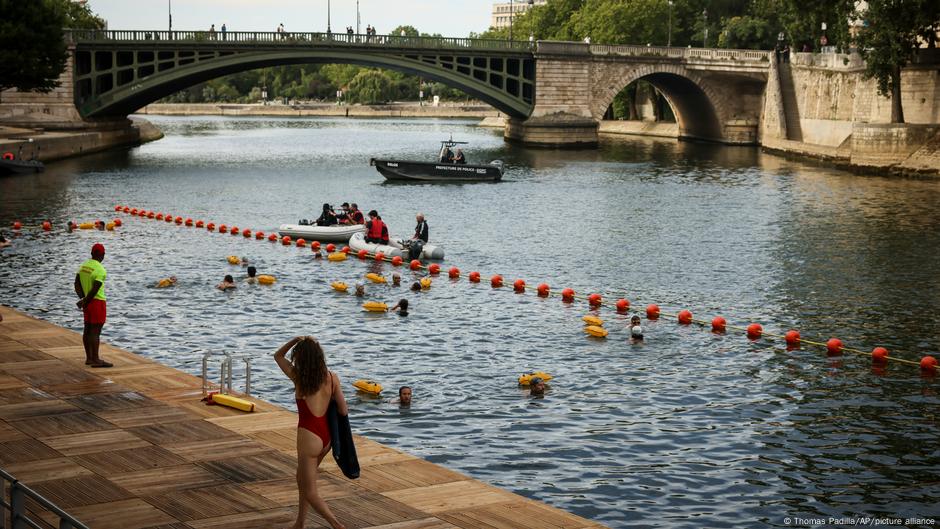 Parisians make a splash in the Seine after century-old ban – DW – 07/05/2025