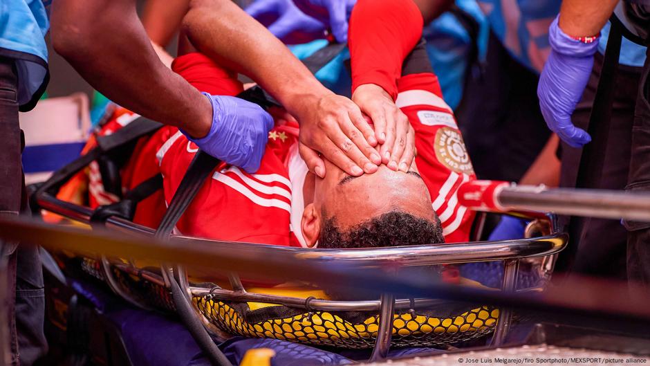 Jamal Musiala se lesiona el tobillo ante el PSG – DW – 05/07/2025