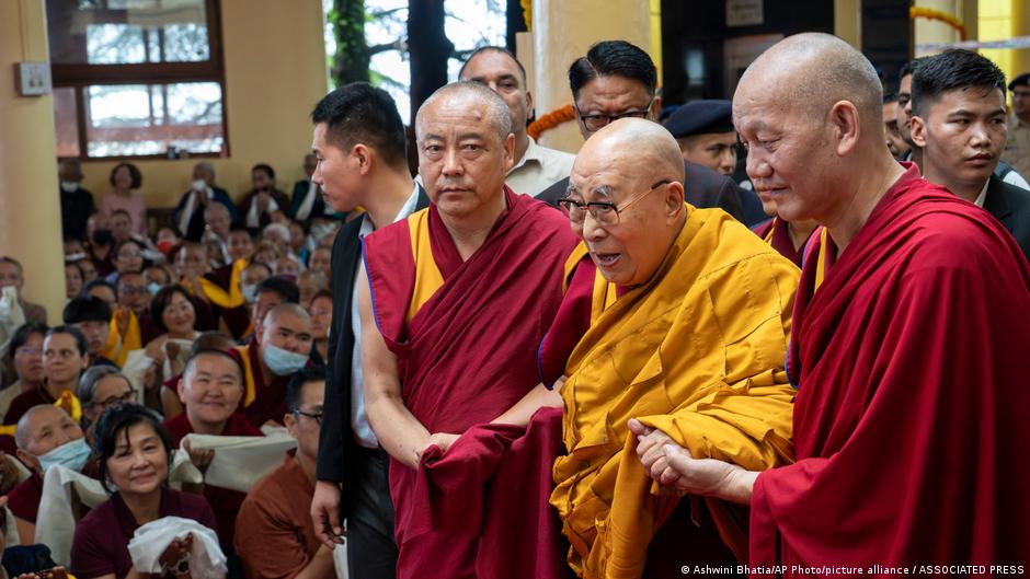 Dalái lama cumple 90 años llamando a la paz tras dura semana – DW – 06/07/2025